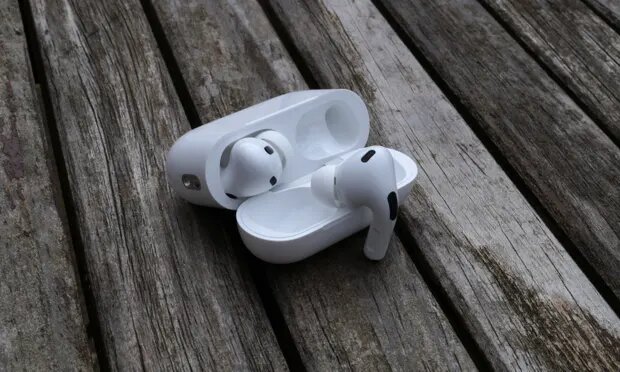 بررسی AirPods Pro 2 | راهنمای خرید ایرپاد برای موسیقی! تجربه کیفیت | تکنورز